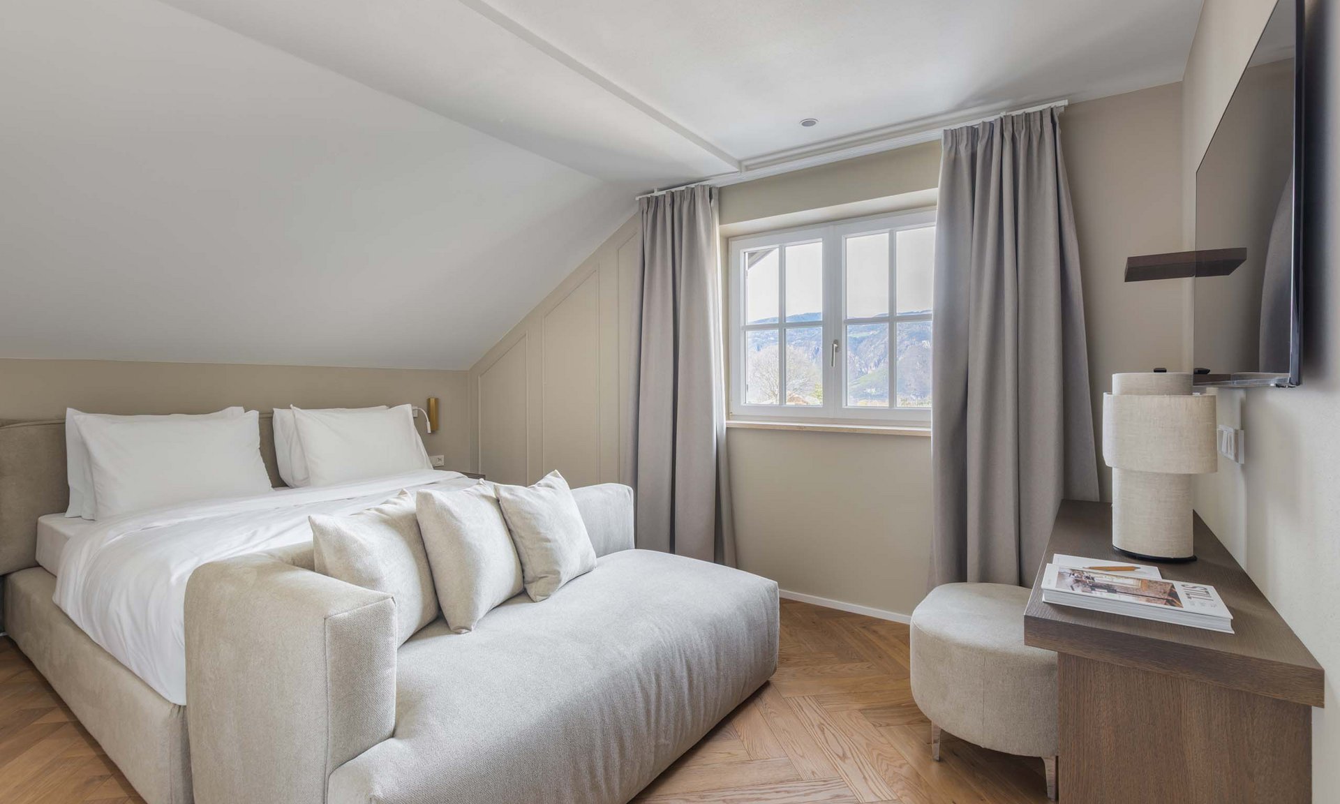 Lingers’ best snapshots Modern hotel room with double bed, sofa, window with curtains, and flat-screen TV