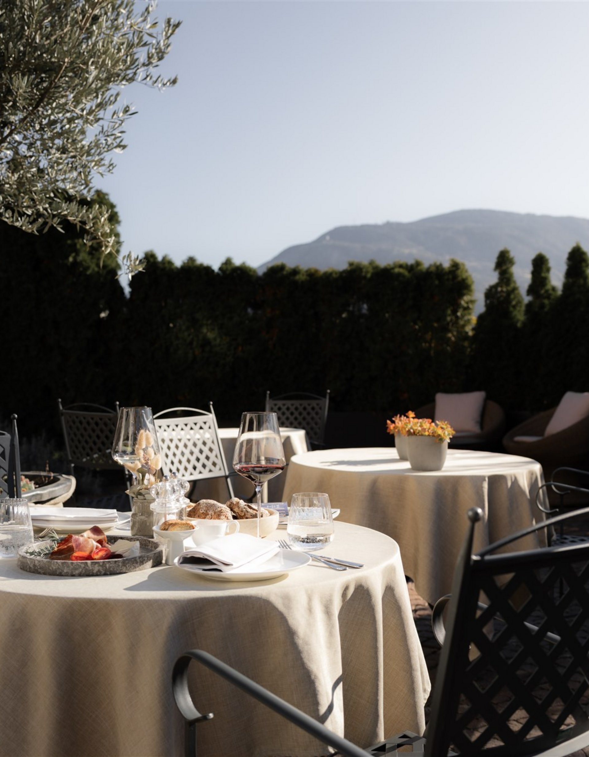 Lingers’ best snapshots Set outdoor restaurant tables with mountain view in background