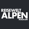 Reisewelt Alpen Logo vom Reisewelt Alpen Magazin in weiß auf dunkelgrauem Hintergrund